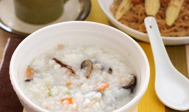 小米粥怎么熬最好喝诀窍就在水这样熬米油出的快还好喝