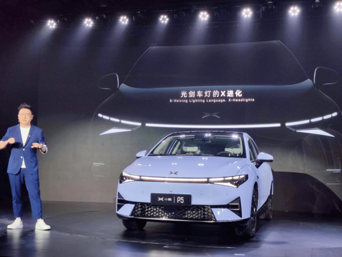 打出“23小时智能第三空间”概念,小鹏P5狙击年轻用户_设计