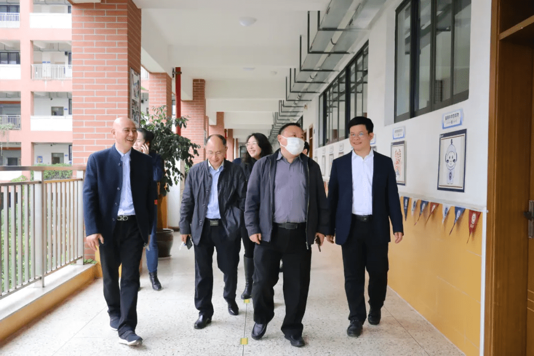 重庆市教委程翔宇处长一行莅临星辰中学视察中招体考工作