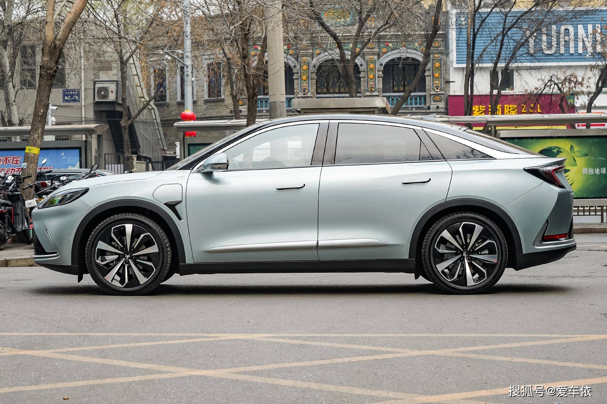 精致的小狐狸极狐阿尔法s华为5g会擦出什么样的火花