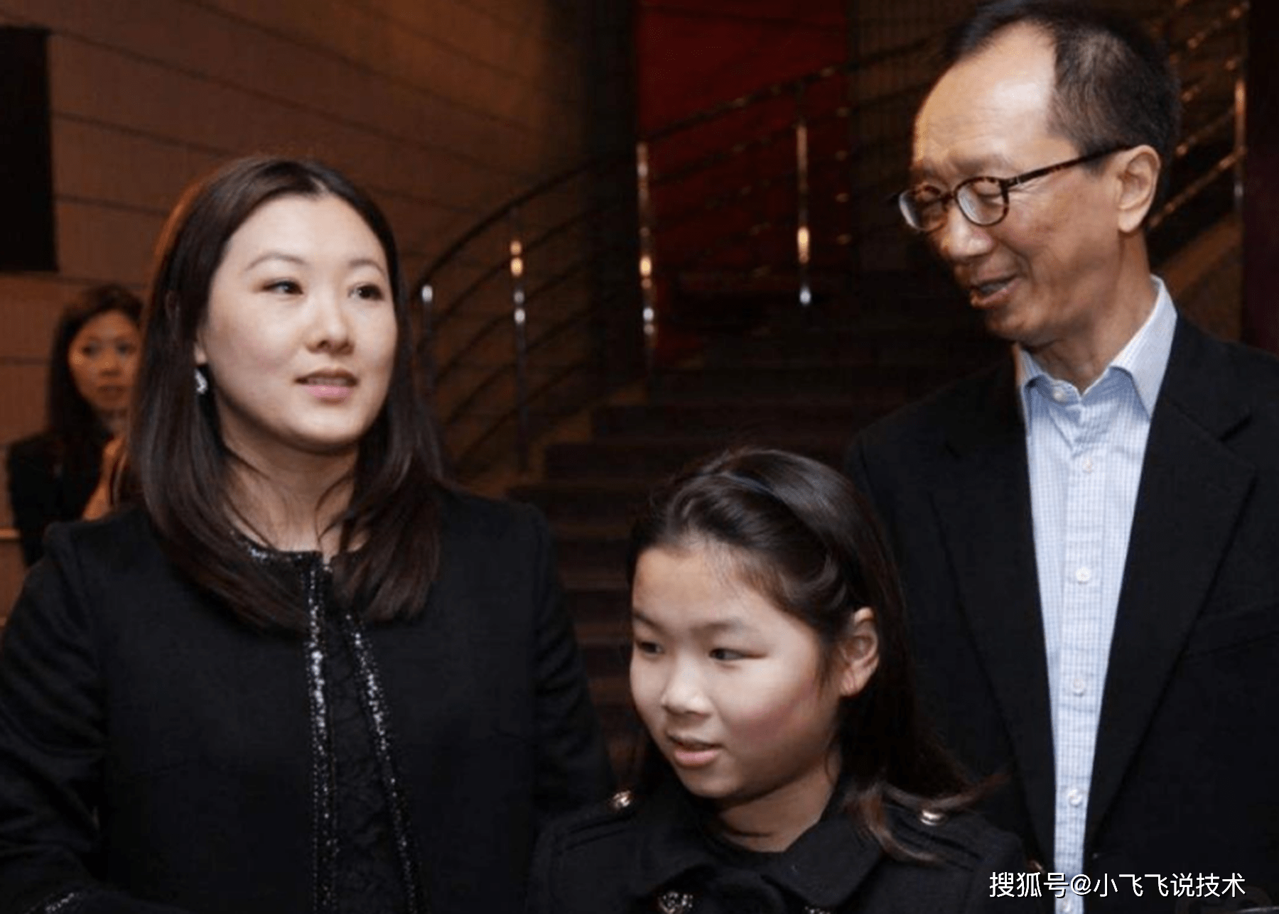 原创跳水皇后伏明霞23岁嫁50岁豪门富商今想为70岁丈夫拼四胎