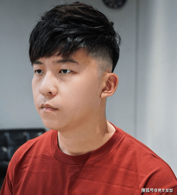 男人过了35岁 少留幼稚的发型 建议剪4种清爽造型 轻熟又帅气 形象