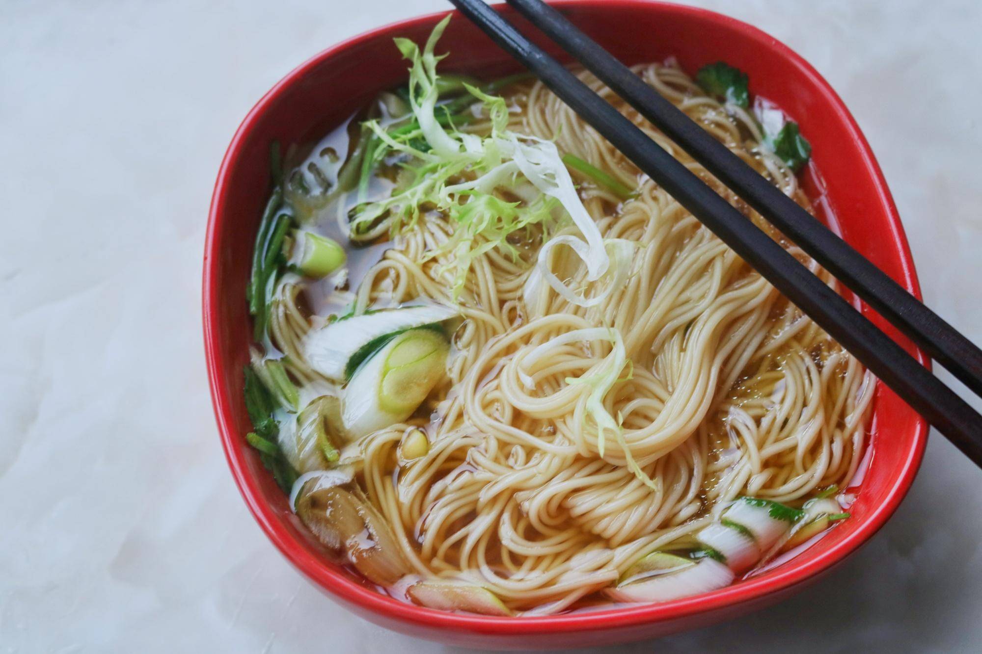 我家常吃的早餐,5分钟做好3人份,营养美味,成本5毛钱_热汤面