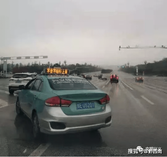 兴义这些人你还不知道系安全带吗?还有其它.罚款!_车牌