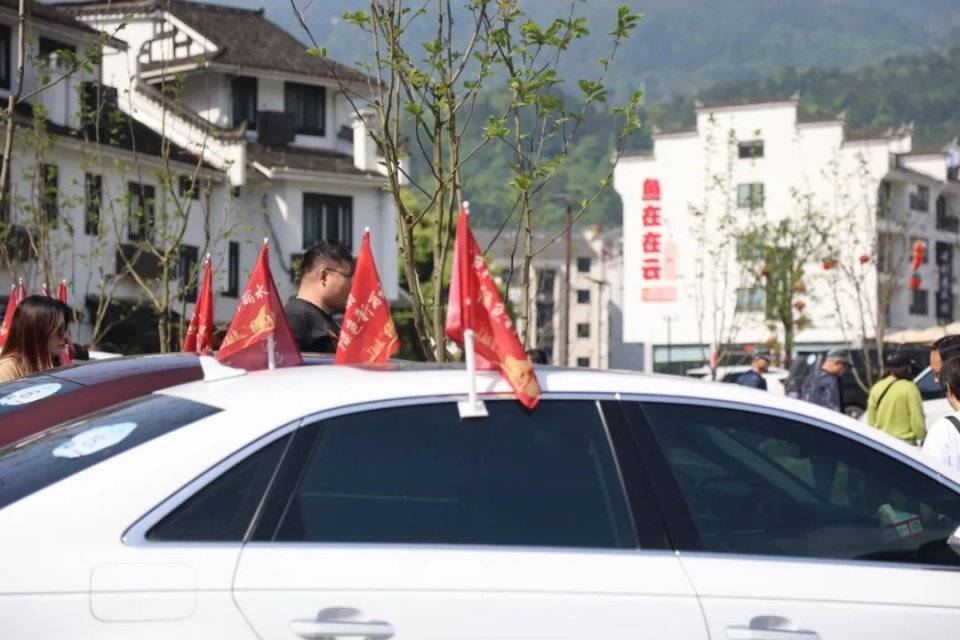 自驾游旅行车队视频 35982b8076354bad9bd0a264611832c6.jpeg