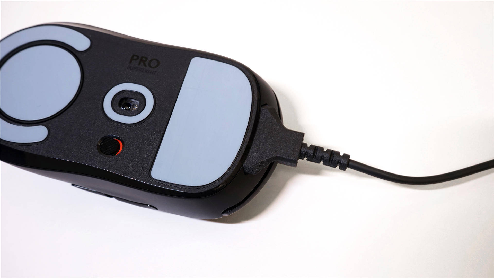 罗技狗屁王二代gproxsuperlight游戏鼠标开箱上手体验