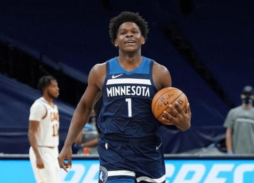 怀斯曼半月板撕裂,就剩个华子了,总结最终还得拼身体_爱德华兹