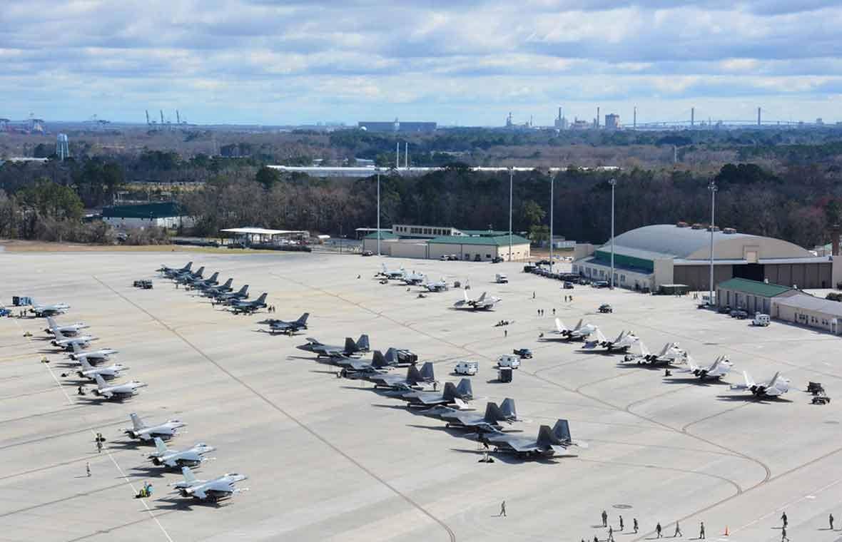 美國空軍的一架軍機,飛臨了美國佐治亞州的薩凡納空軍國民警衛隊基地