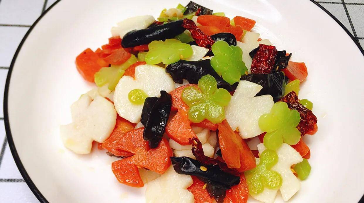 山药莴笋搭配一起炒清淡爽口又营养减肥最受欢迎的菜