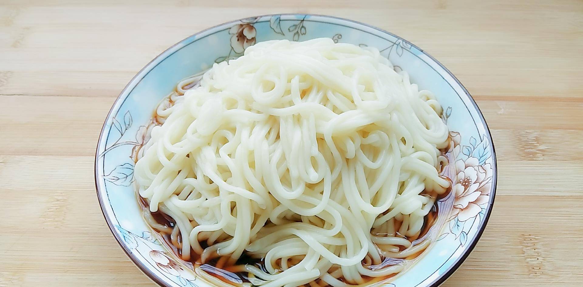 原创小两口的家常饭,只花5块钱,2人吃到饱,比肉还爽