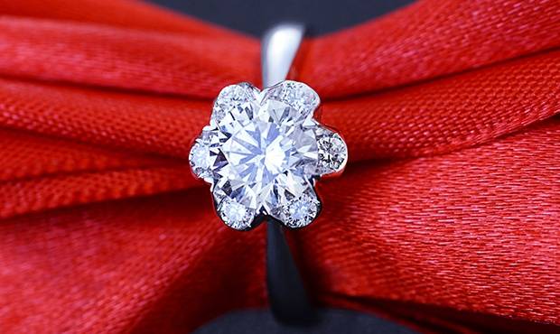 求婚戒指买什么款式好 8431765689ad4720b1d45ca612912410.jpeg