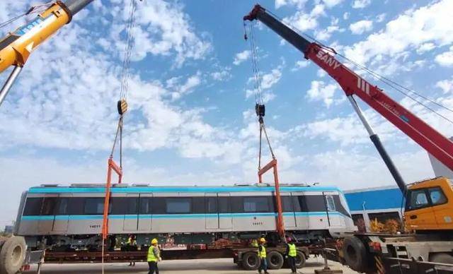 西安在建一条地铁线，长13.65千米，设9站，设置最高时速100千米