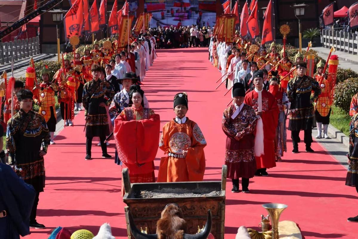 第二届焦作汉服动漫文化活动在焦作影视城开幕