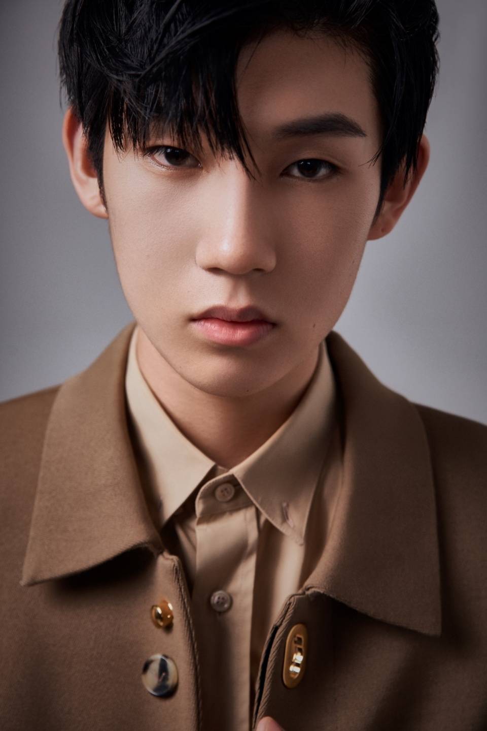 杜天宇轻熟风质感大片曝光,时尚表现力满分_青春