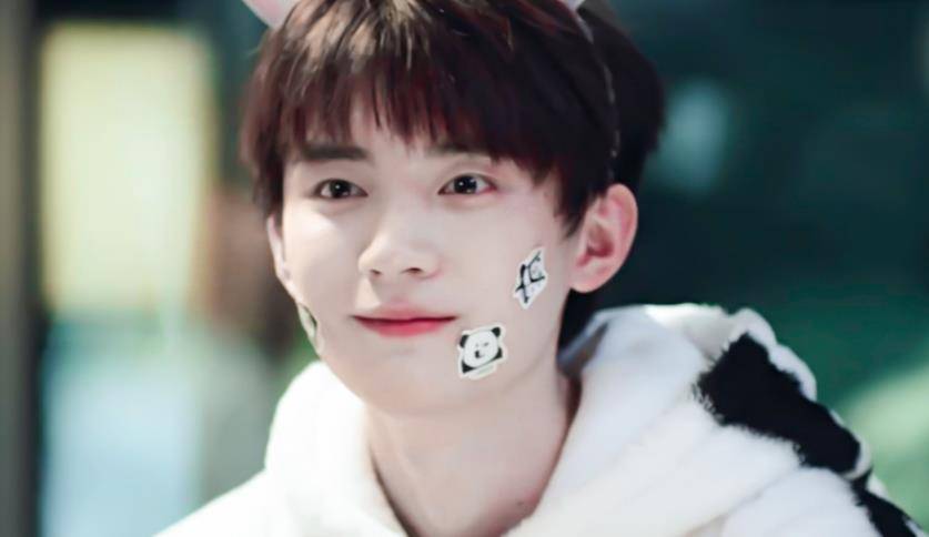 拜托了班长官宣定档三男追一女主这架势有点招架不住啊