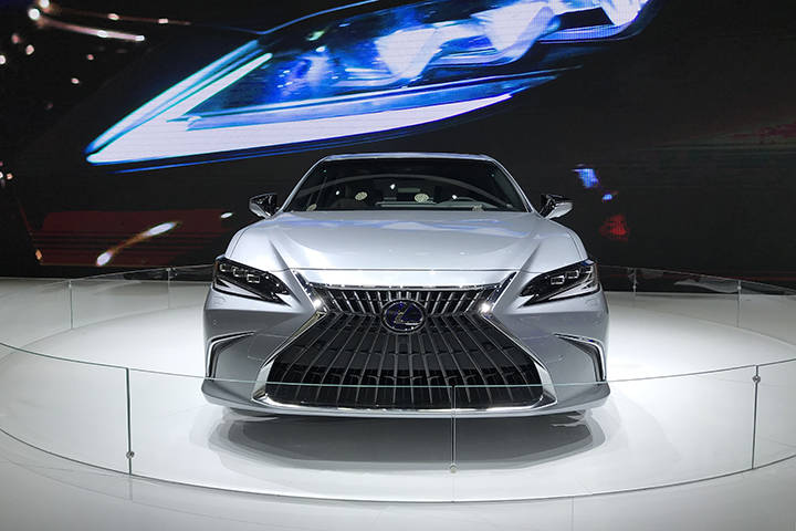 造型更精致,气场媲美ls!车展实拍新款雷克萨斯es