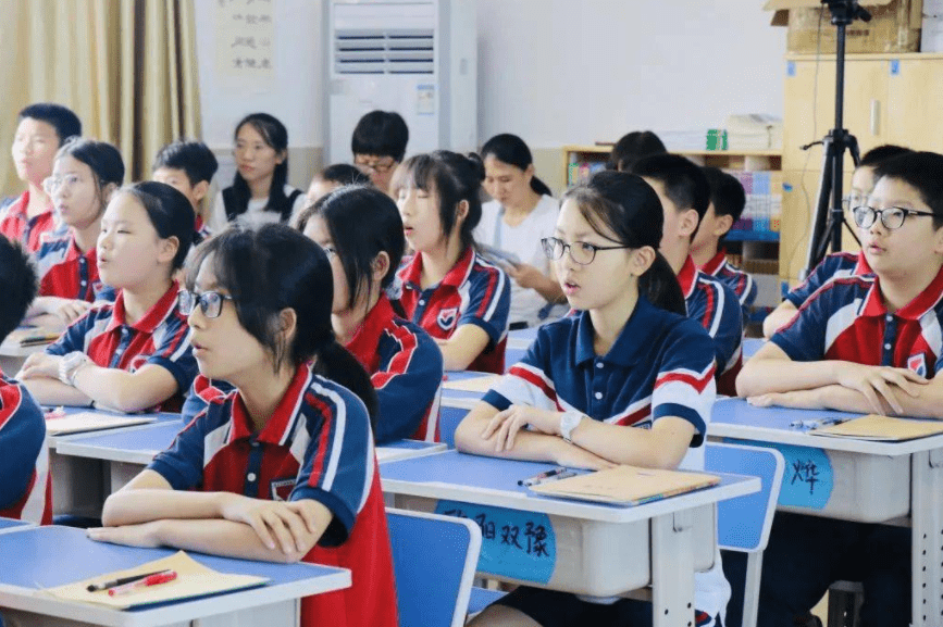 原创12年义务教育将全面实行教育局的回应鼓舞人心家长我赶不上