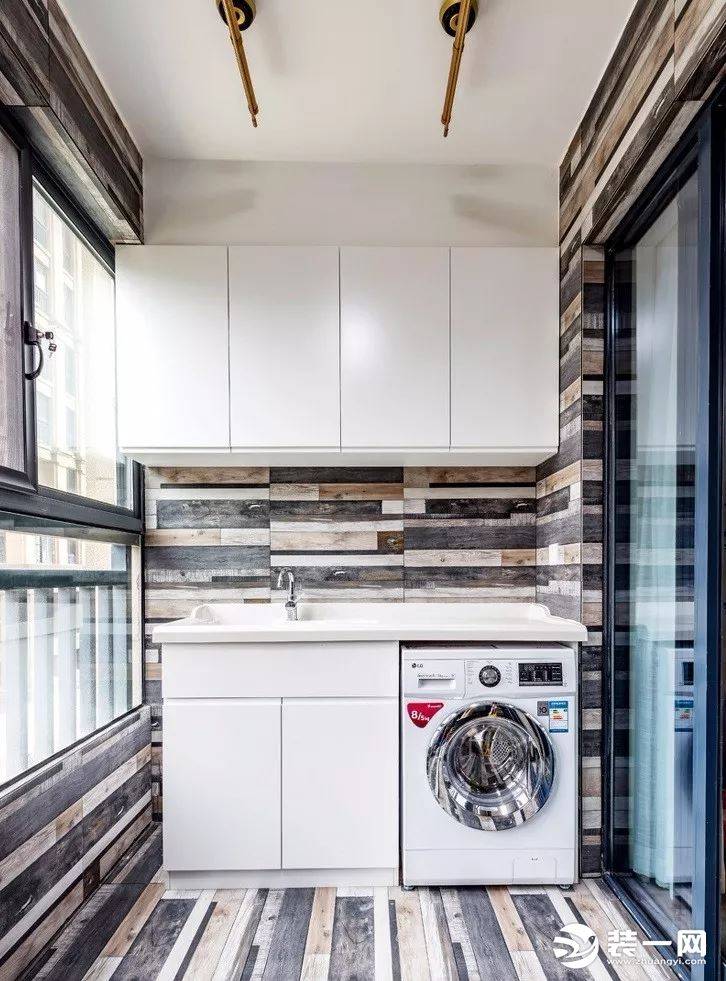 阳台有必要做通铺吗 8f701c369c764780a1ec44535e01cbcd.jpeg