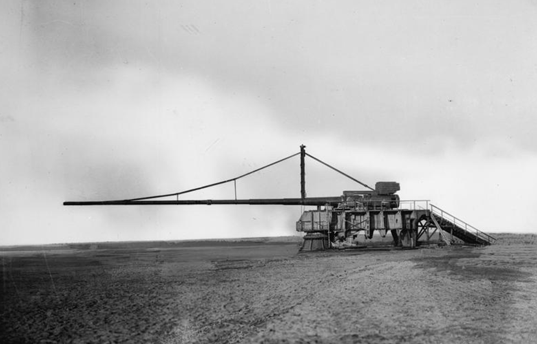 在第一次世界大战期间,德国人设计了一款巴黎大炮,其重量高达256吨