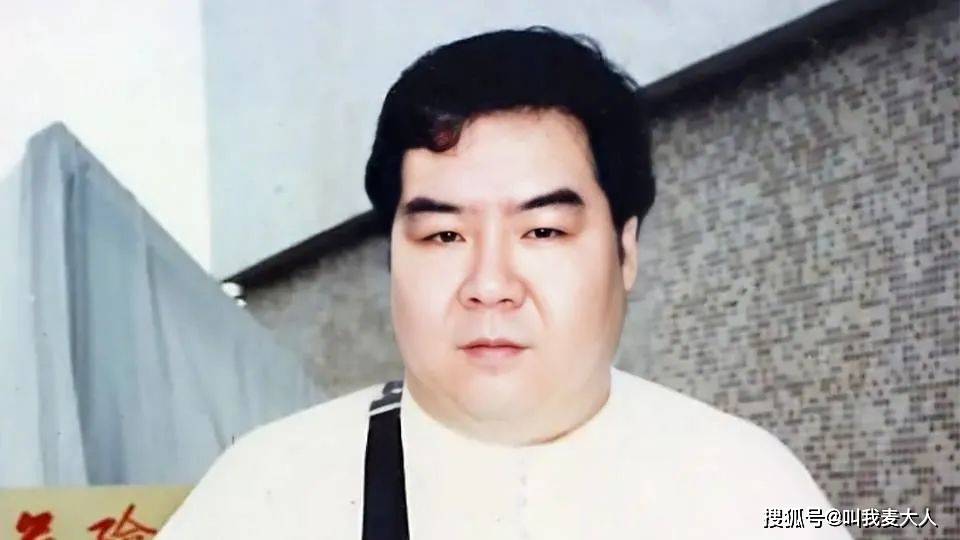 两鬓斑白是什么病 14733368d717418ab583bb765b2d184b.jpeg