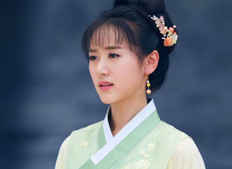 郭宁莲的出身并不是十分的显赫,但是他的父亲郭山甫却十分擅长给他人