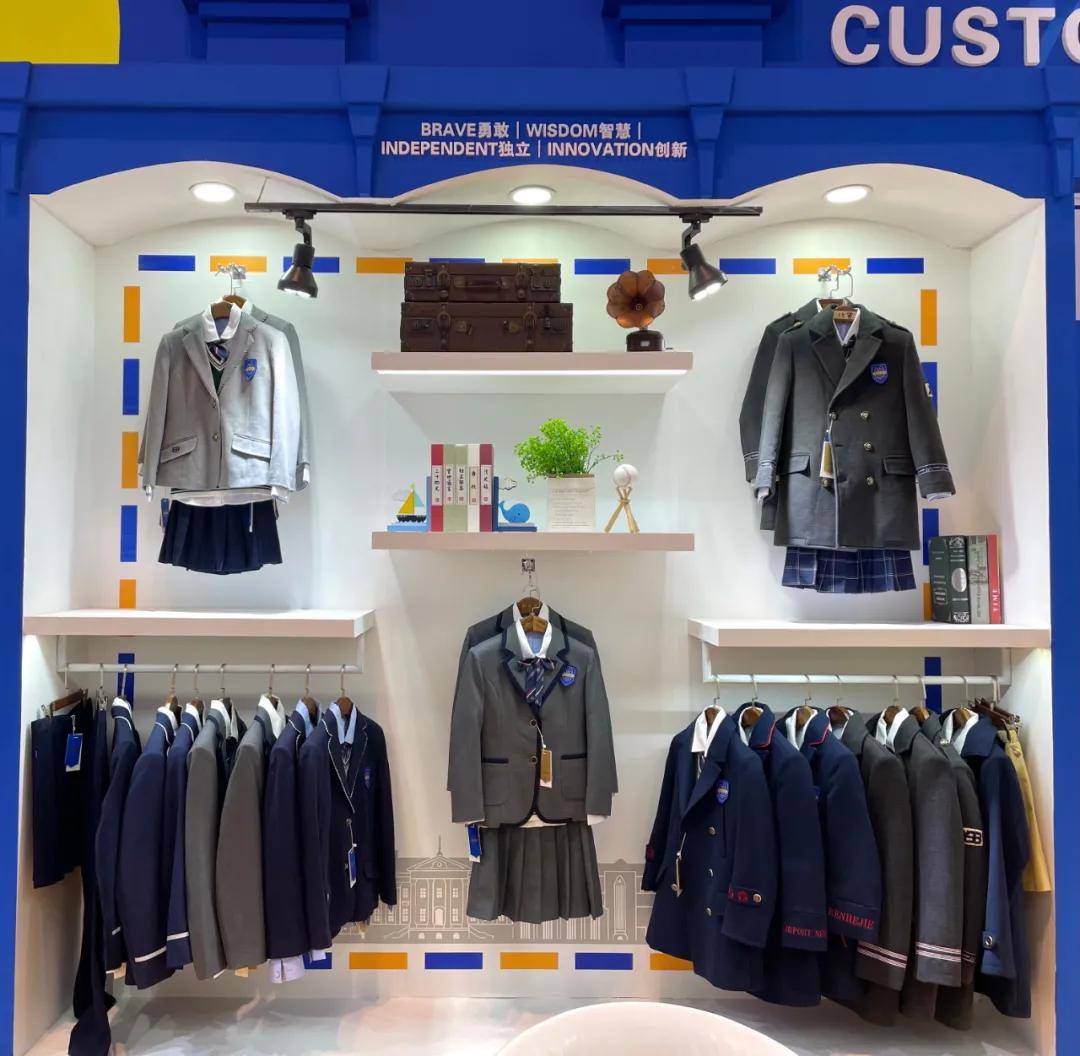 初中运动校服和教师服斩获一等奖中国校服大赛决赛完美收官