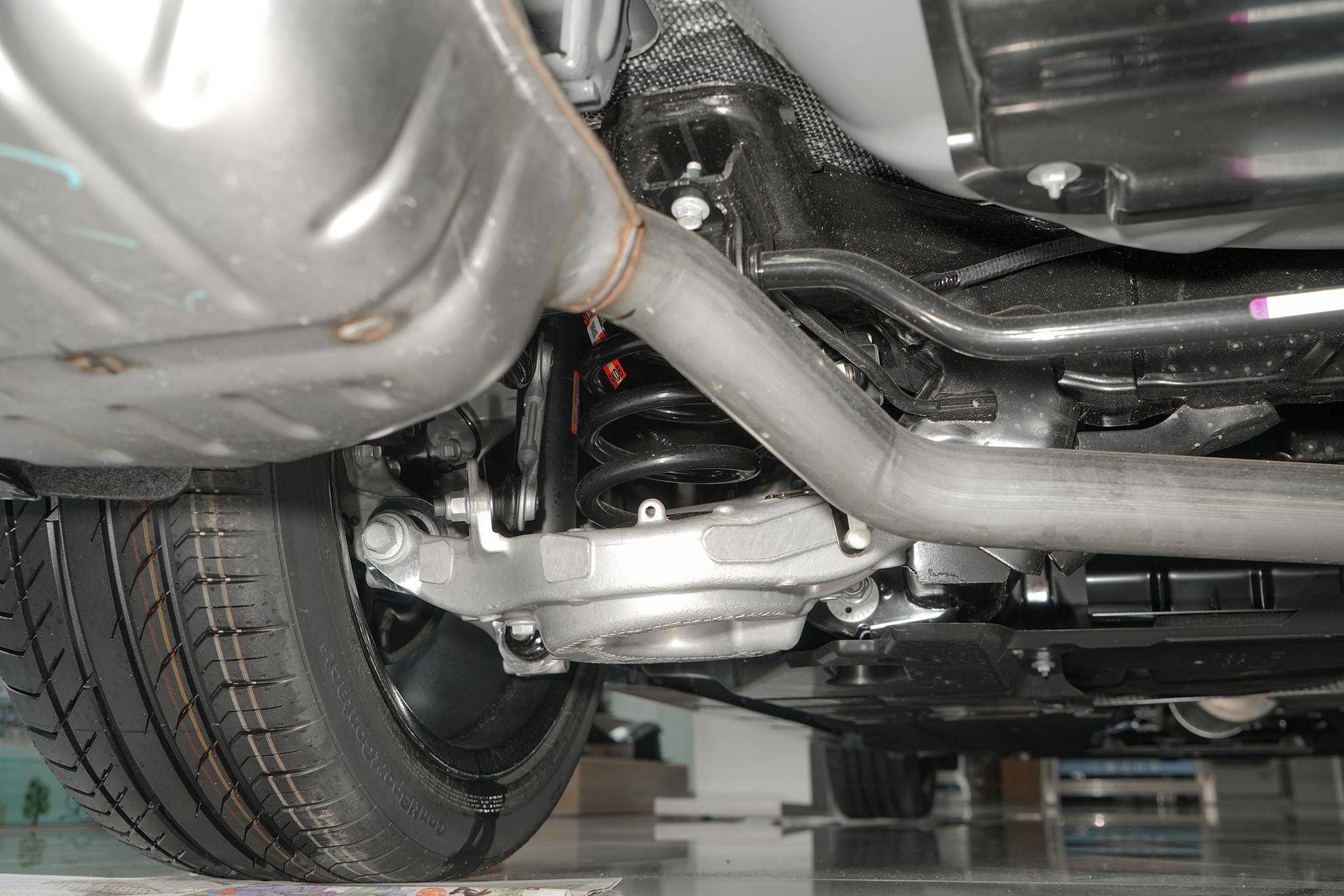 除了领先同级别的动力以外,金牛座最值得一提的就是它的底盘用料,它的