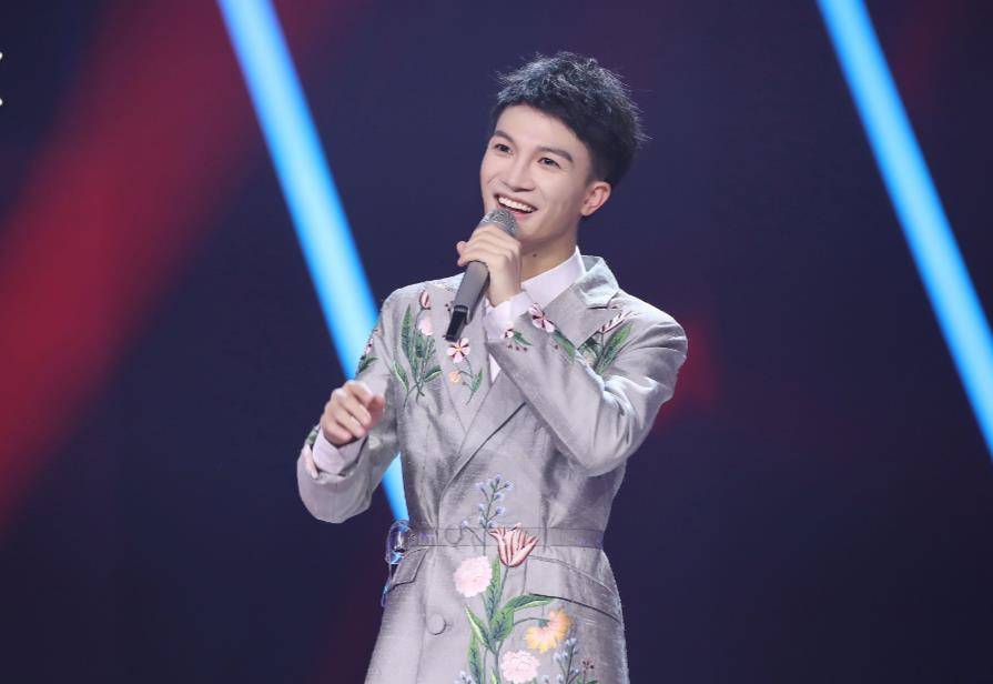 实力派知名导演张艺谋夸周深