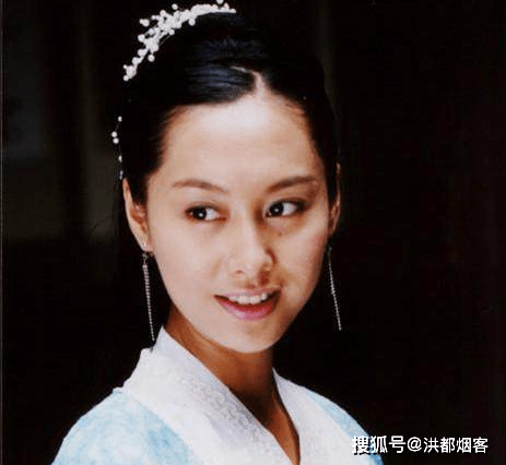 第四,袁紫衣在《雪山飞狐》中,朱茵饰演性格刚毅的袁紫衣一角,俏丽而