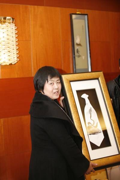 莫言20岁那年,进入棉花厂当了工人,而那时候石匠家的女儿也早已嫁人