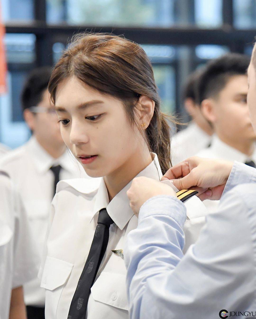 泰国一位正妹飞机驾驶员tanya,有着史诗级的甜美脸蛋,笑起来直接让人