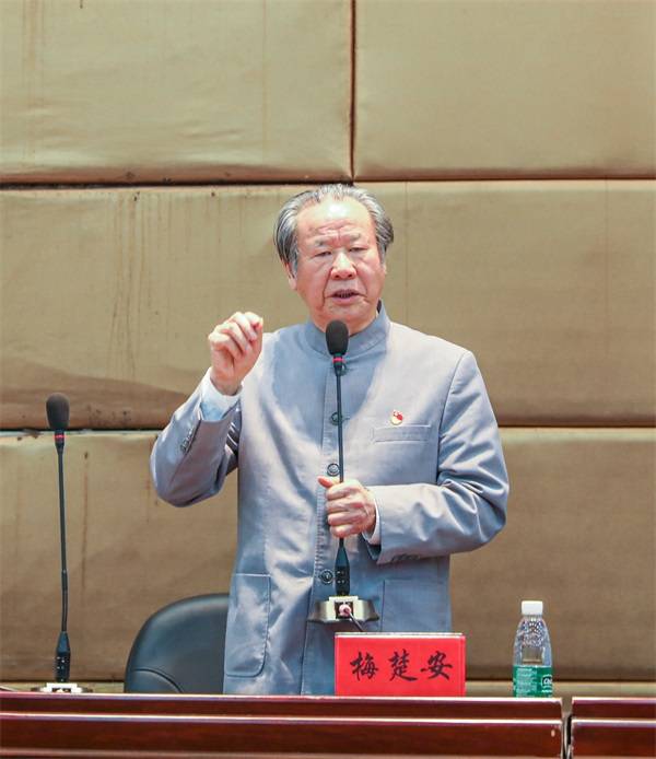 梅楚安为浔城志警讲党史