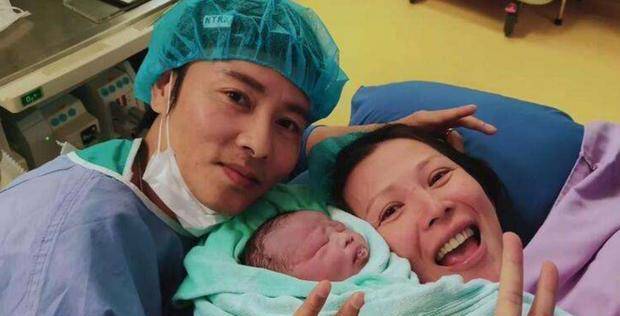 43岁蒋勤勤高龄生二胎,现在样貌令人感慨,高龄产妇的苦自己懂