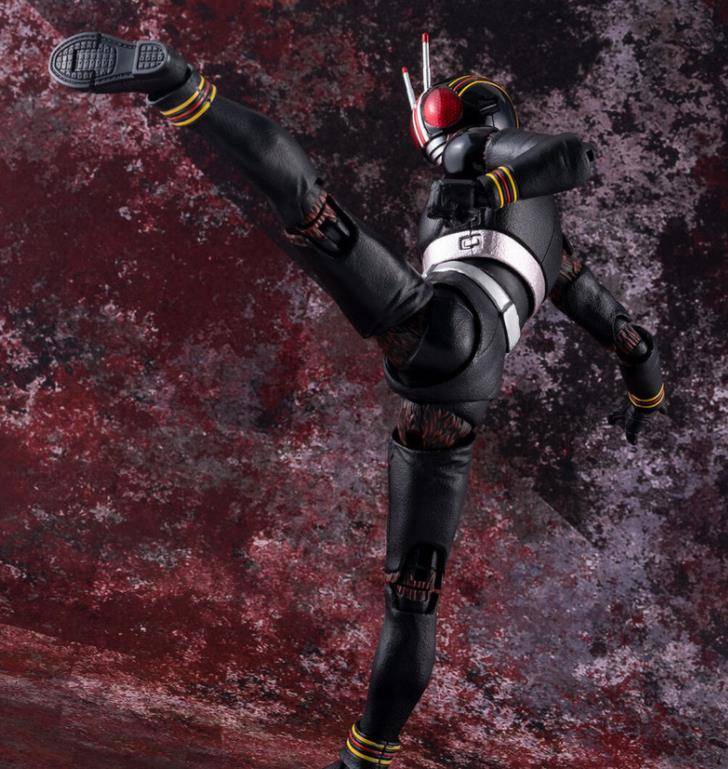 假面骑士black真骨雕玩具官方实物 完美还原皮套造型的世纪王黑日