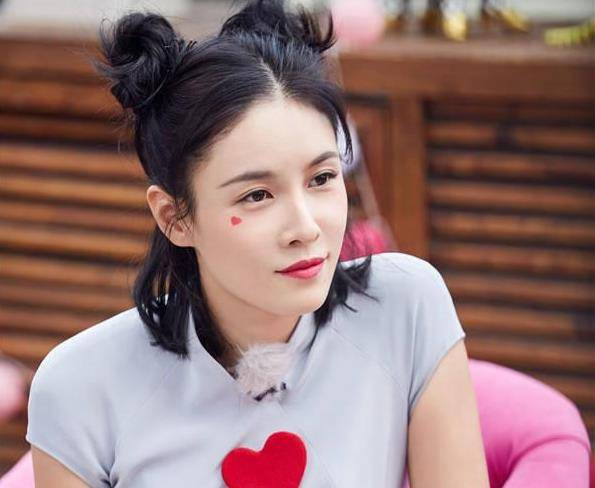 张蓝心谁说女子不如男,曾应聘前台空姐,不要因为是女孩降低标准_超越