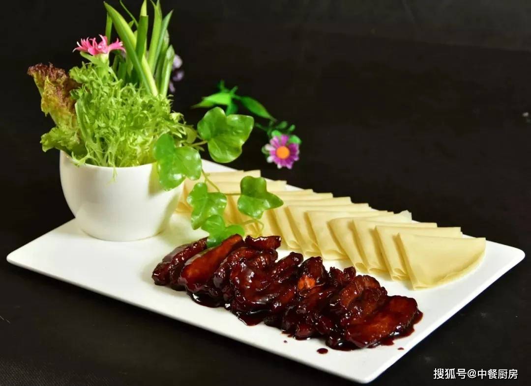 金牌黑醋酱肉 制作:青岛世贸海悦大酒店中餐厨师长 时大伟