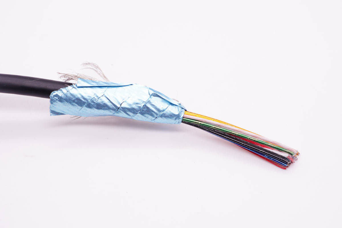 内置|讯光电子0.8米USB4数据线拆解，内置赛普拉斯控制器