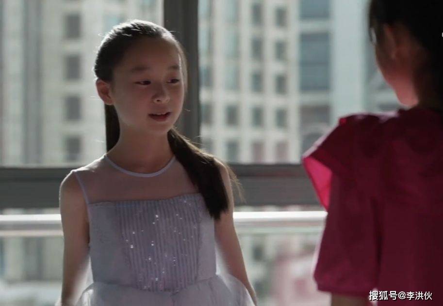 原创小舍得米桃试穿欢欢的裙子一番话曝出农村妈妈的辛酸