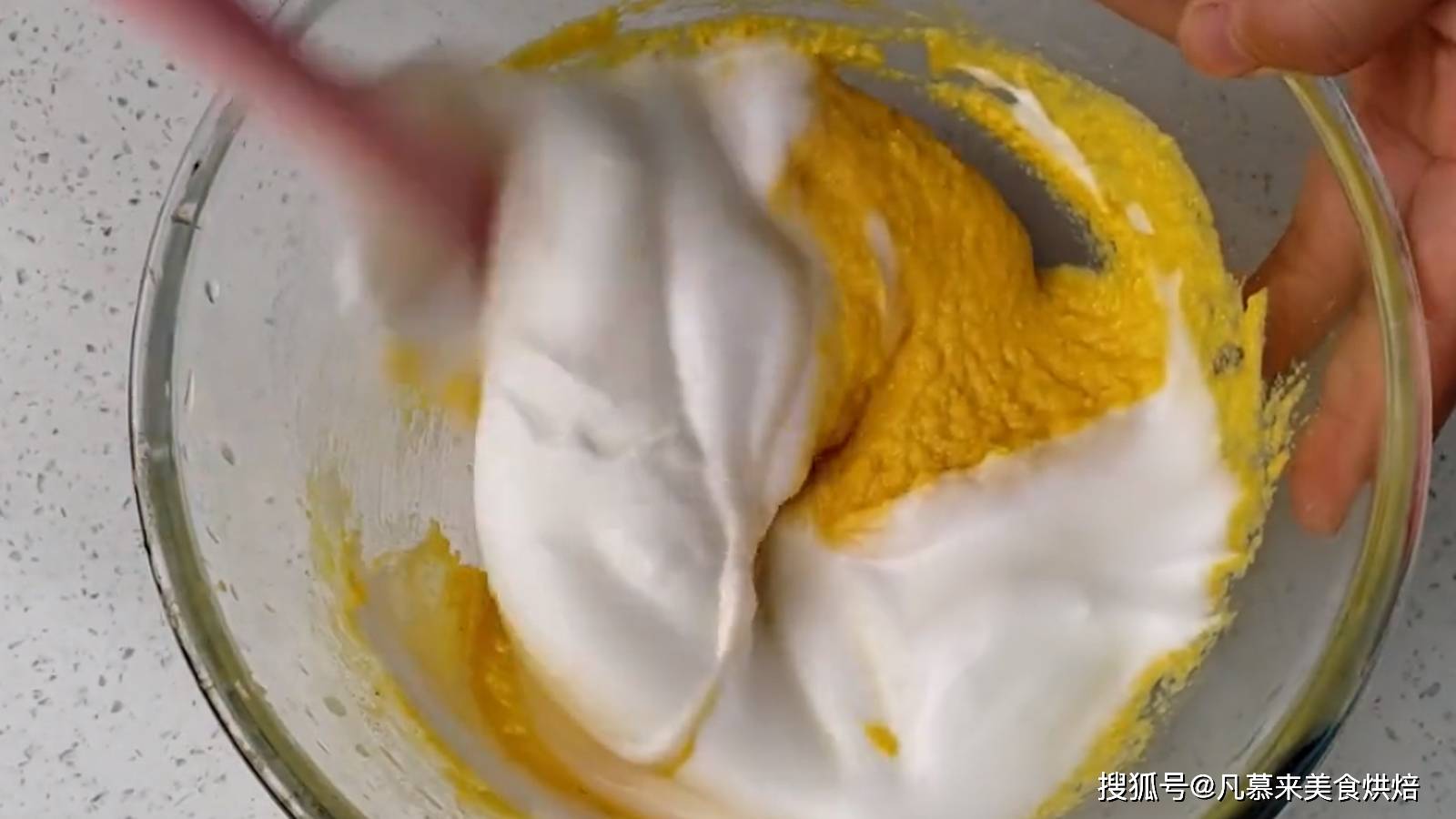 如何做蛋糕奶油不用淡奶油 271cbd8ca993415986067d1d53d6a35b.jpeg