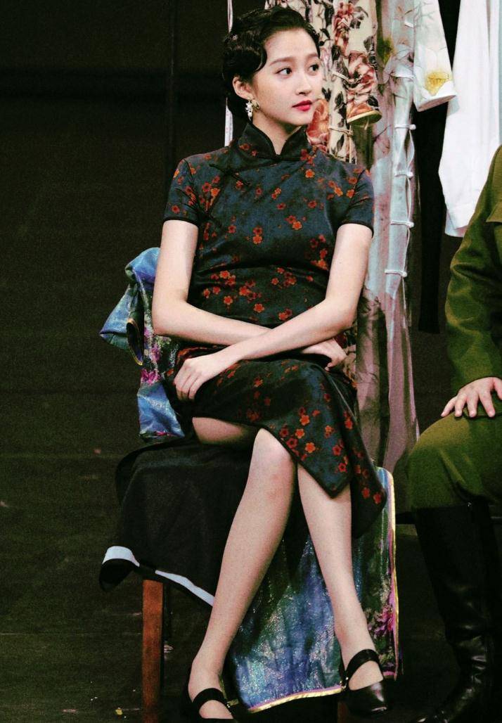 原创同样穿旗袍,关晓彤和baby配的鞋却有讲究,已婚与未婚区别挺大