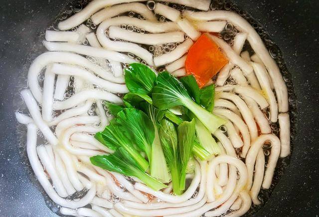 自己在家怎么做酸辣土豆粉 221b724f6e59417b954fc9f03a20a9a4.jpeg