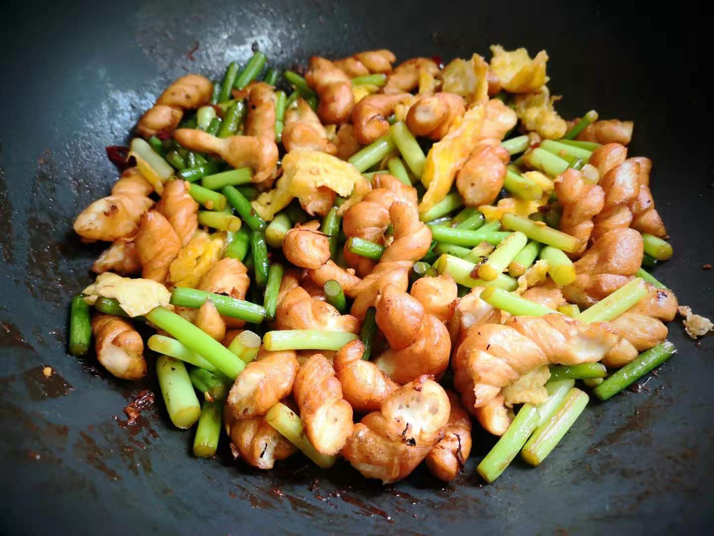 9,这道家常素小炒,主食和菜一锅出,简单省事,经济实惠,快来试试.