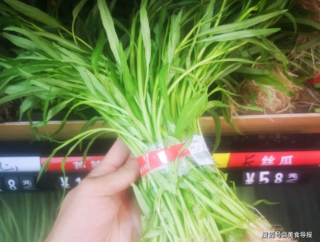 茎长叶尖的"应菜"炒熟或打汤后呈现出诱人的碧绿色,如同青龙过江一般