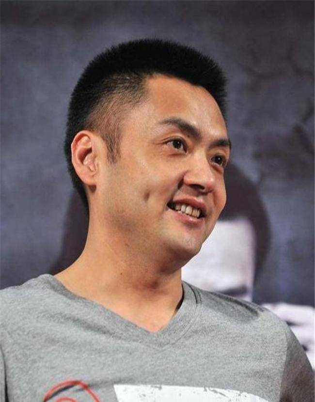 原创还珠格格萧剑坚持为香妃扫墓20年近照50岁却像20岁