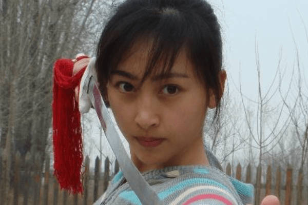 11岁童星出道 与大25岁张铁林同居多年 今嫁大23岁老公过得怎样 表演