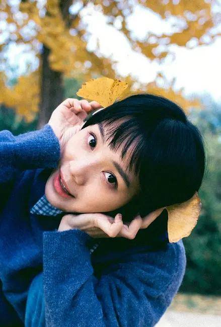 95后小花演员鲁照华写真昨夜我梦见了你阳光女孩