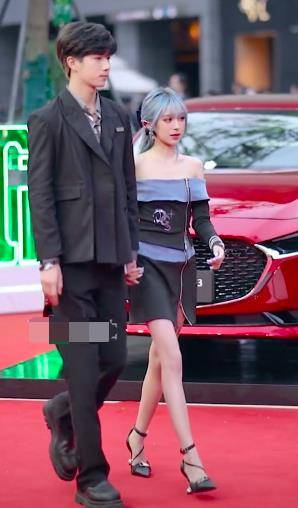 网红机智张被嘲杀马特后换成小精灵造型,走红毯很斯