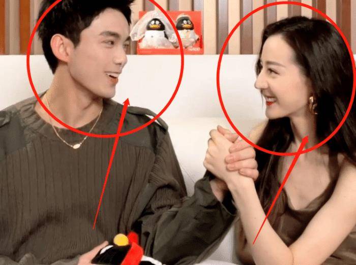 让人感觉非常有安全感,所以也很符合男主的形象,这次与迪丽热巴同框