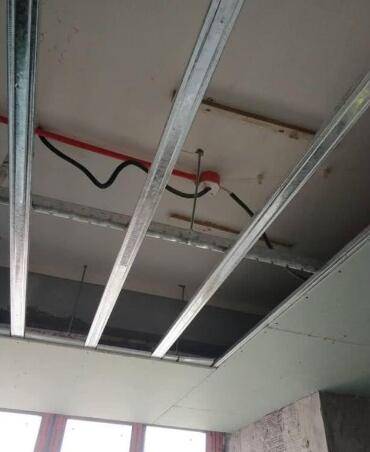 石膏线吊顶不平,有经验的人一眼便看出了问题_装修