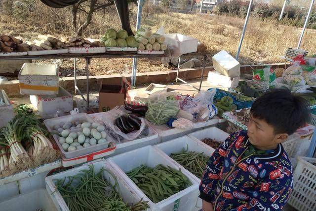 屋顶|冬日乡土风情味正浓，我和妹夫在房顶做烧烤，还有妻子爱吃的烤鱼